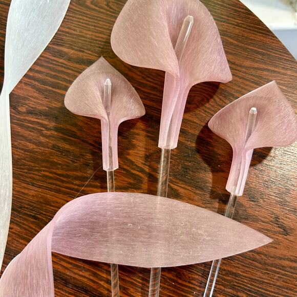 Vintage Lucite Calla Lily Sculpture with Pink and White Petals 24.5” - Picture 6 of 16